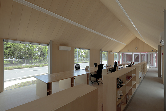 宇都宮市の工場の木貼内装のオフィスデザイン